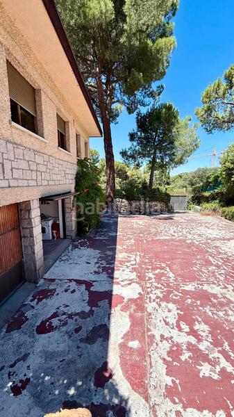 Foto 8f5e2854-0f35-462b-aa56-c507249df7f9. Xalet amb xemeneia calefacció aparcament piscina a Madrid