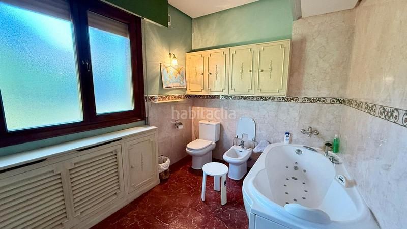 Foto be954d89-5aa3-494c-92ae-63aa4426c94a. Xalet amb xemeneia calefacció aparcament piscina a Madrid