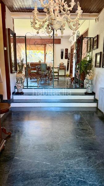 Foto ca1760e1-d0c0-4b91-b281-483681b8c287. Xalet amb xemeneia calefacció aparcament piscina a Madrid