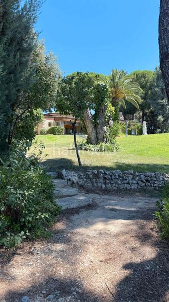 Foto cf365c9e-c7ba-403b-92d6-c5760b6b4143. Xalet amb xemeneia calefacció aparcament piscina a Madrid