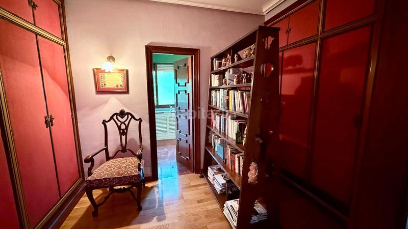 Foto d0d9961d-3dbd-4236-98d0-8c66a58110bb. Xalet amb xemeneia calefacció aparcament piscina a Madrid