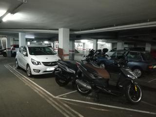 Autoparkplatz  Carrer del mariscal cabanes. Plaza parking para coche pequeño