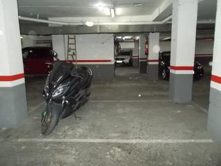 Autoparkplatz  Carrer de batista i roca. Coche pequeño o motos