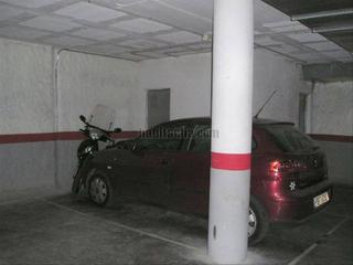 Autoparkplatz  Carrer de rafael casanova. Finca semi-nueva