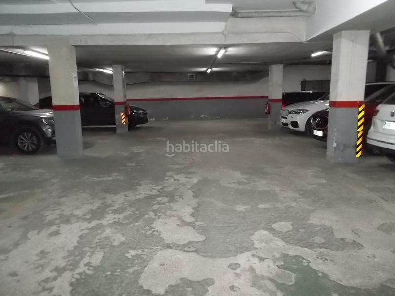 Foto b3c7370f-7bf8-487d-87df-a2723942c530. Parking coche plaza de parking de facil acceso y maniobra en Badalona