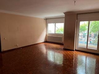 Etagenwohnung  Carrer dels arbres. Gran piso de 4 habitaciones y 2 baos