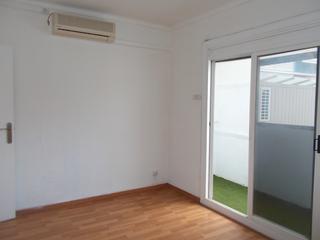 Pis  Carrer del general weyler. Piso en venta con inquilinos y contrato de alquiler en vigor y a