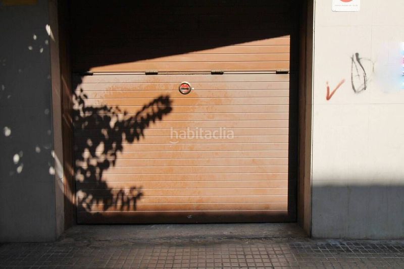 Foto c8ceeb76-c357-4b55-9d21-8085df5e6099. Aparcament cotxe a Col·legis Nous Mollet del Vallès