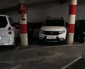 Aparcament cotxe a Centre. Plaza de parking en venta de 12 m² en calle anselm clavé de moll