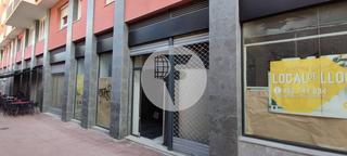 Rent Business premise in La Sagrera. Local comercial en alquiler dentro de un gran complejo inmobilia