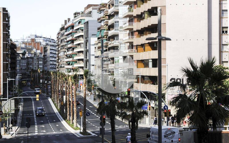 Foto 9659b9a5-60ca-4a02-a0d3-3369e5837653. Local comercial a La Salut Barcelona