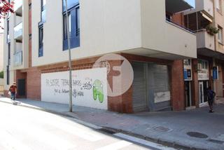 Location Local commercial à El Coll. Local comercial esquinero de obra nueva en sant cugat del valles
