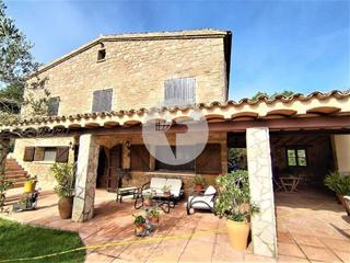 Masia a Sant Pere Sallavinera. Espectacular masía seminueva de 524 m² en plena naturaleza con 1