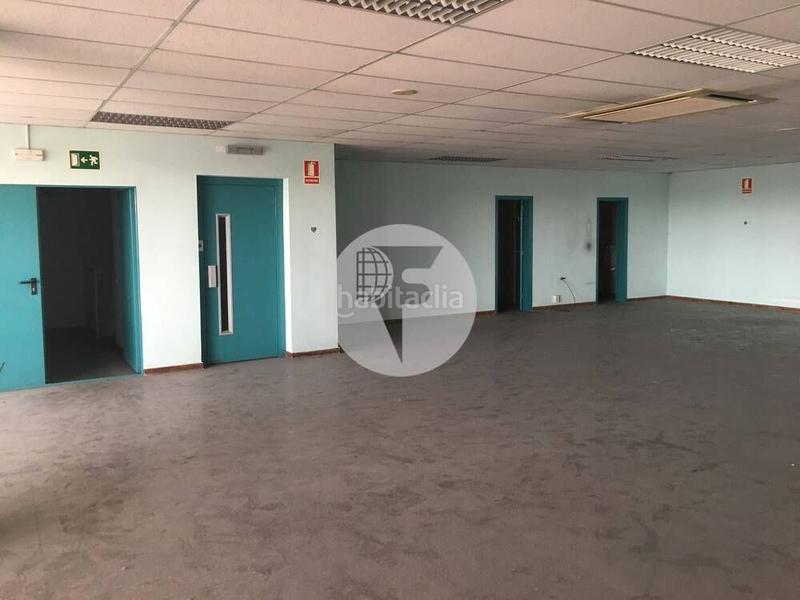 Foto 15776e9a-d442-4c69-a3e6-d1870c298559. Capannone industriale in Zona Industrial Barberà del Vallès