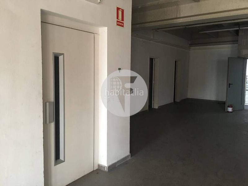 Foto b3907ca3-76c5-43ae-a868-9c3f6b66b991. Capannone industriale in Zona Industrial Barberà del Vallès