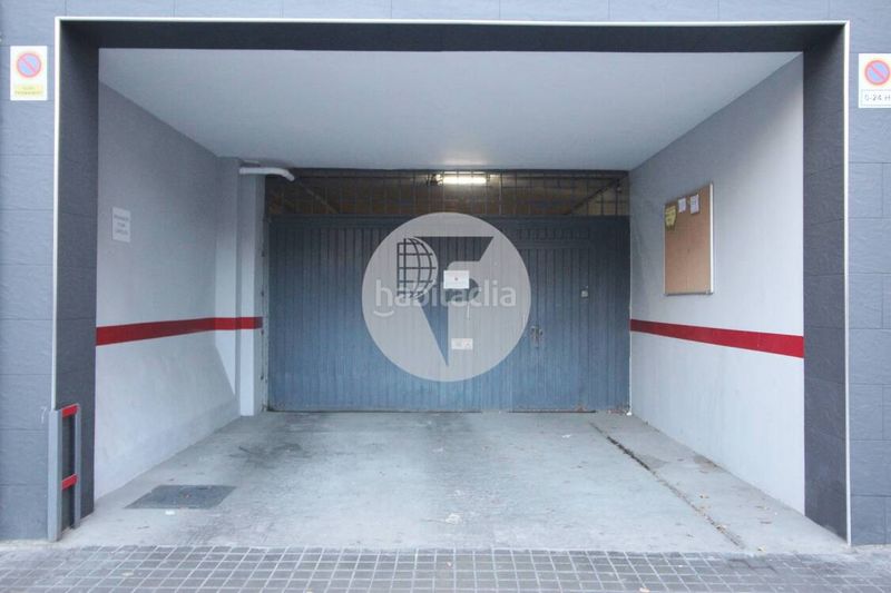 Foto a42a14db-5f3d-43ea-ba77-d47bc31f27f3. Aparcament cotxe a La Sagrera Barcelona