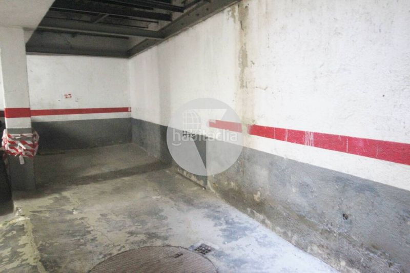 Foto ad2f24f7-4e58-47e2-af83-893cfdfba21f. Aparcament cotxe a La Sagrera Barcelona