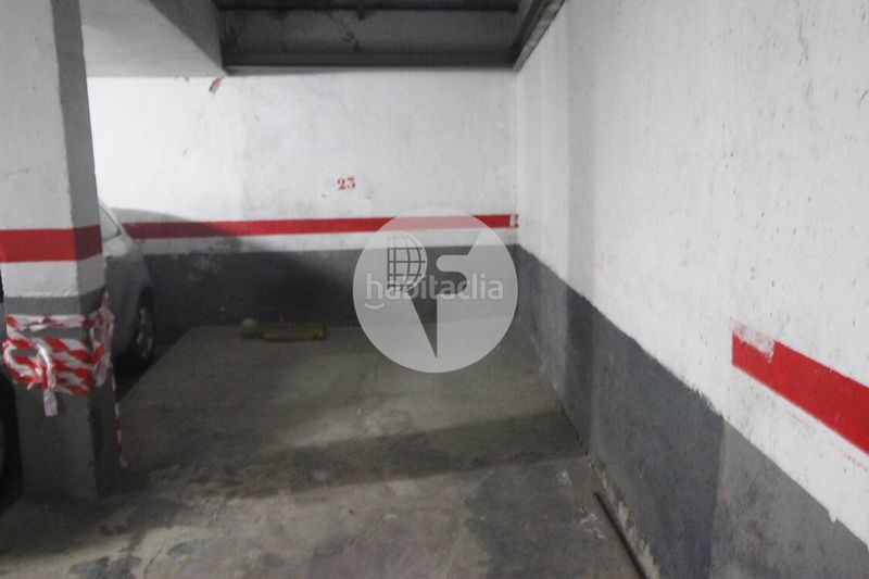 Foto bcc8d037-d595-44f9-b42e-d78a30faf9dc. Aparcament cotxe a La Sagrera Barcelona