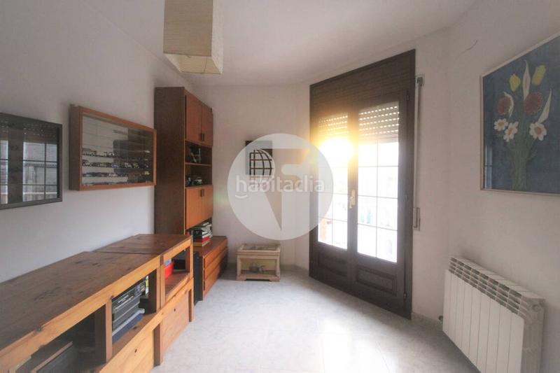 Foto b1b7f403-a5b6-464b-82e5-014a243898d1. Casa adossada amb calefacció aparcament a Sant Celoni