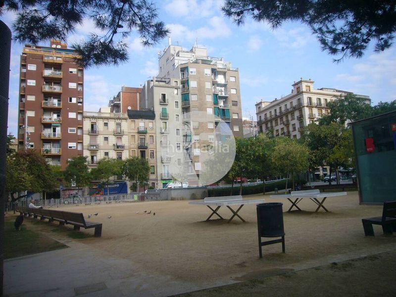 Foto 54454496-28bc-42e3-ad6f-b53625600297. Local comercial a Vila de Gràcia Barcelona