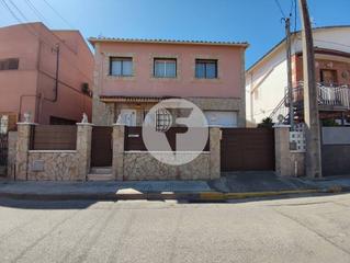 Casa a Sant Fost de Campsentelles. Casa en venta en sant fost de campsentelles.soleada casa con 190