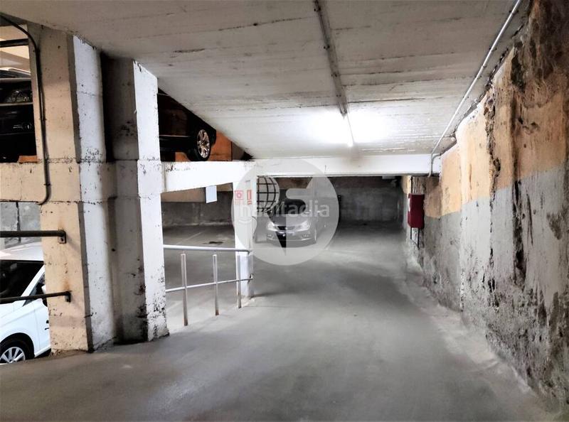 Foto a8ec85aa-f140-49fc-89c6-75aeb819ddc5. Parking voiture dans Estació de França Mollet del Vallès