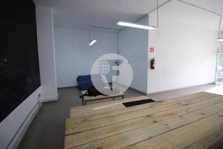Local Comercial a Can Palet. Local comercial en venta y alquiler situado en el barrio de can