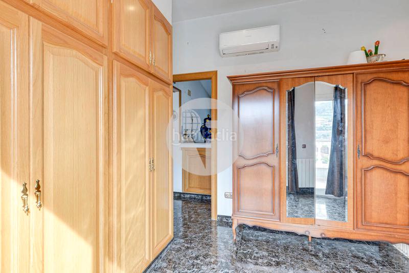 Foto 948cf15d-f24f-403c-b981-757fc871f752. Haus mit heizung parking pool in Can Palet de Vista Alegre Terrassa