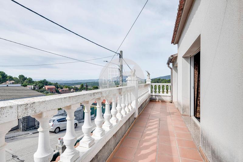 Foto e1a2ee8e-e3be-4437-a7d0-a897f1c5af49. Haus mit heizung parking pool in Can Palet de Vista Alegre Terrassa