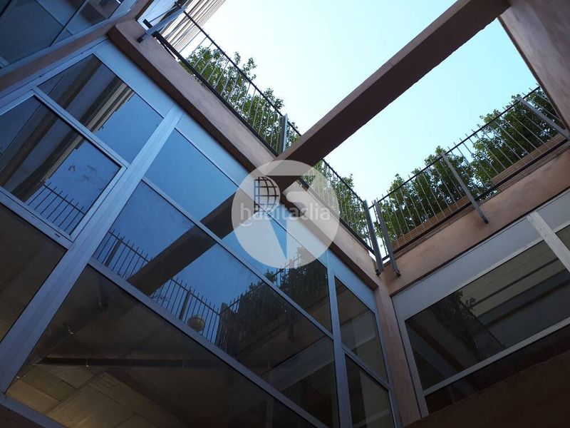 Foto 3df68fc3-2422-4a7c-95e4-16a626180953. Local comercial amb calefacció a Fontsanta-Fatjó Cornellà de Llobregat