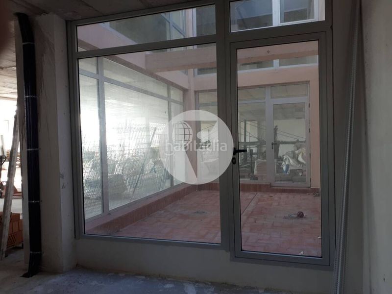 Foto d13689af-c3a1-43d9-bfbe-82ddf93280e4. Local comercial amb calefacció a Fontsanta-Fatjó Cornellà de Llobregat