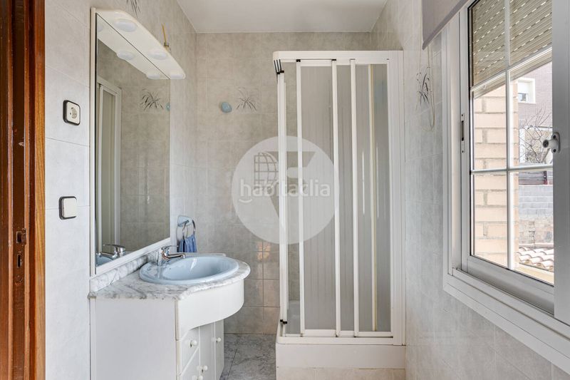 Foto 03e59b94-830d-4fed-ad3c-f560727e6a4a. Casa amb calefacció aparcament piscina a La Miranda Esplugues de Llobregat