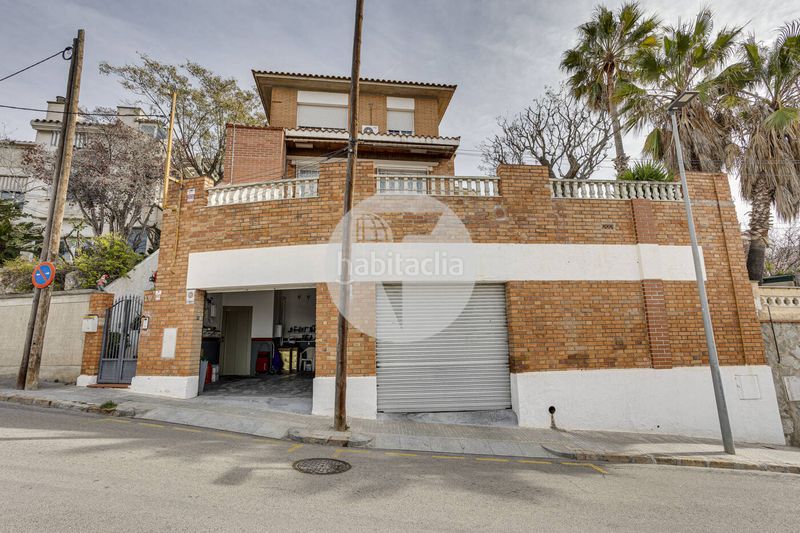 Foto 0d4ac929-9797-418a-bbc8-0f38fc609699. Casa amb calefacció aparcament piscina a La Miranda Esplugues de Llobregat