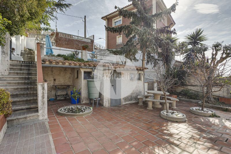 Foto 21fb953f-7be0-4e6a-9e87-e081c836f750. Casa amb calefacció aparcament piscina a La Miranda Esplugues de Llobregat