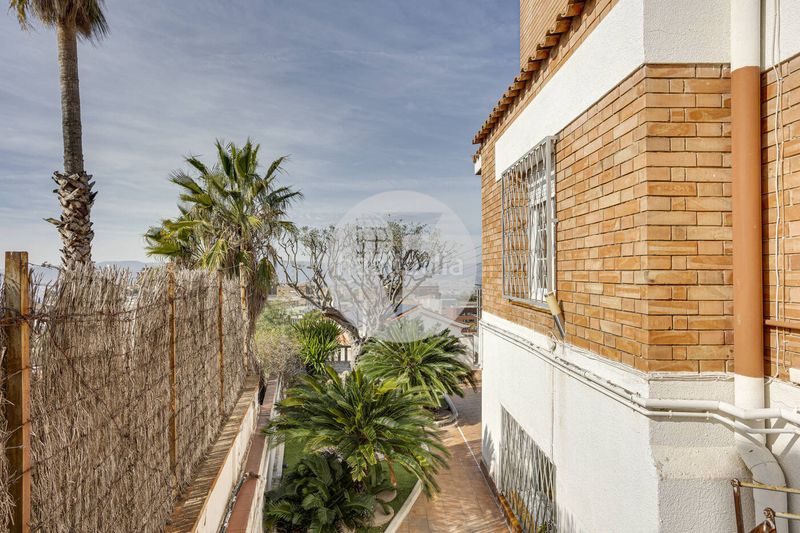 Foto 2b4d5038-e87d-4006-99ad-8e9d0485ee0c. Casa amb calefacció aparcament piscina a La Miranda Esplugues de Llobregat