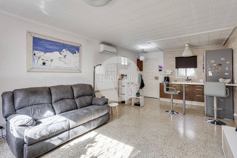 Foto 374229bd-844a-45e0-bab8-4f7a077d93d1. Casa amb calefacció aparcament piscina a La Miranda Esplugues de Llobregat