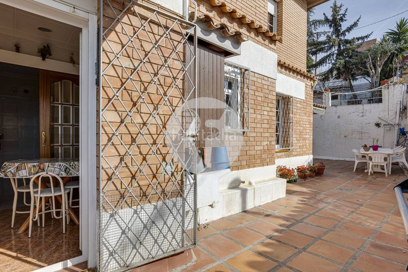 Foto 452fa5bf-c573-4f9c-a14c-5e02800a0fce. Casa amb calefacció aparcament piscina a La Miranda Esplugues de Llobregat
