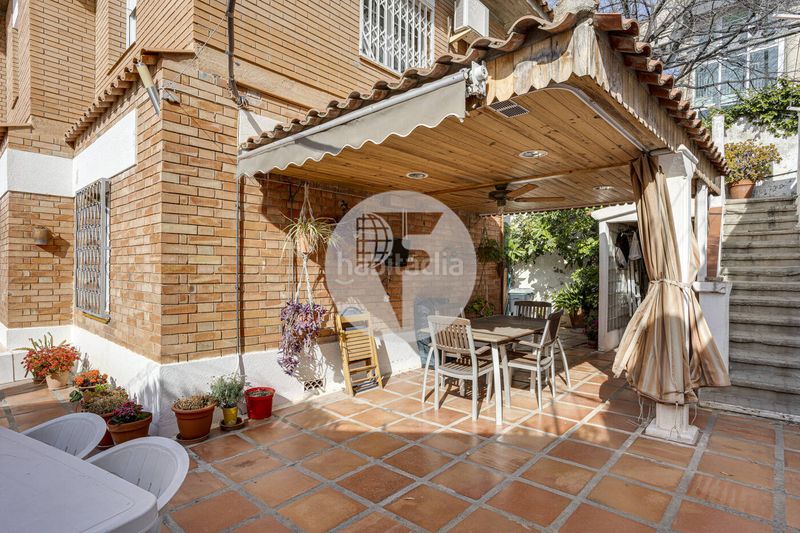 Foto 7ac2e949-79f8-459d-9ff1-f482d749f28a. Casa amb calefacció aparcament piscina a La Miranda Esplugues de Llobregat