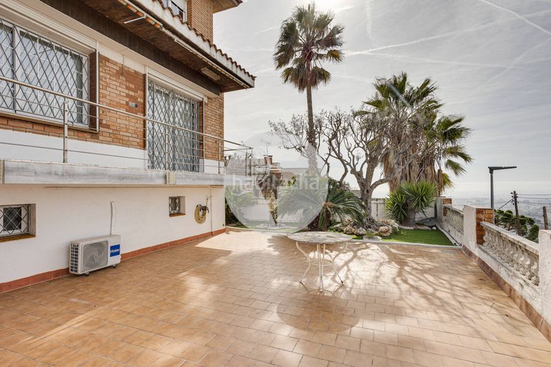 Foto 7e387dd6-82c9-4a60-860b-940b9e4328b1. Casa amb calefacció aparcament piscina a La Miranda Esplugues de Llobregat
