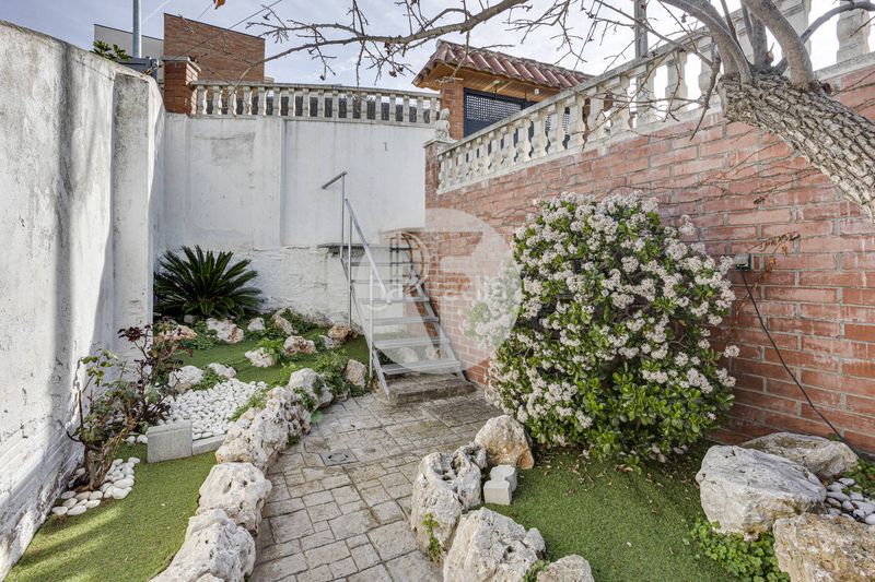 Foto a7046b87-a1aa-4415-add3-b0b1ce4724f0. Casa amb calefacció aparcament piscina a La Miranda Esplugues de Llobregat
