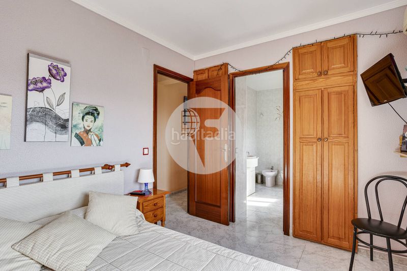 Foto b0336d31-07a5-4fab-8455-43572b3314b0. Casa amb calefacció aparcament piscina a La Miranda Esplugues de Llobregat