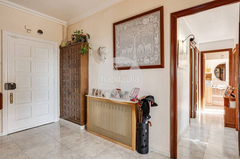 Foto b7995dc7-6e18-4ec7-83e8-2da5f74c59d1. Casa amb calefacció aparcament piscina a La Miranda Esplugues de Llobregat