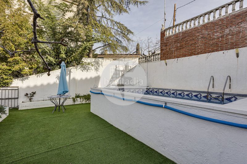 Foto c0e9831b-776b-4514-aec7-41ad81530446. Casa amb calefacció aparcament piscina a La Miranda Esplugues de Llobregat