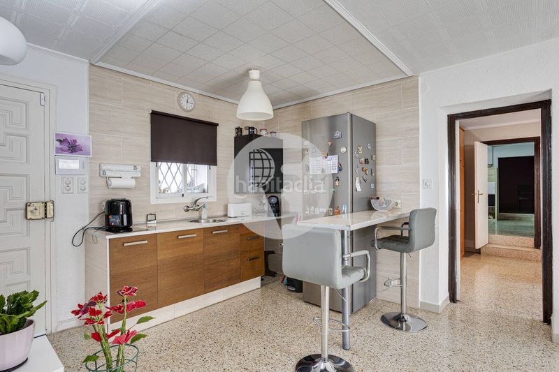 Foto d8aaa94a-4688-452d-9c69-a88c3bd12218. Casa amb calefacció aparcament piscina a La Miranda Esplugues de Llobregat