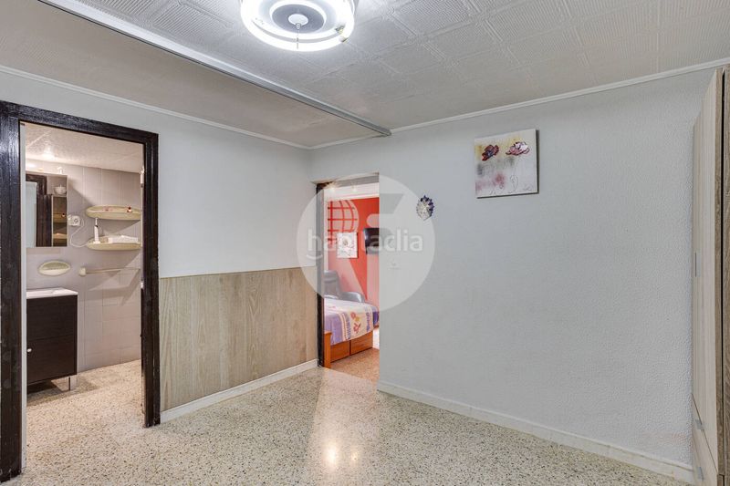 Foto f294f0e0-75e1-46a1-87cd-09231a8d6b40. Casa amb calefacció aparcament piscina a La Miranda Esplugues de Llobregat