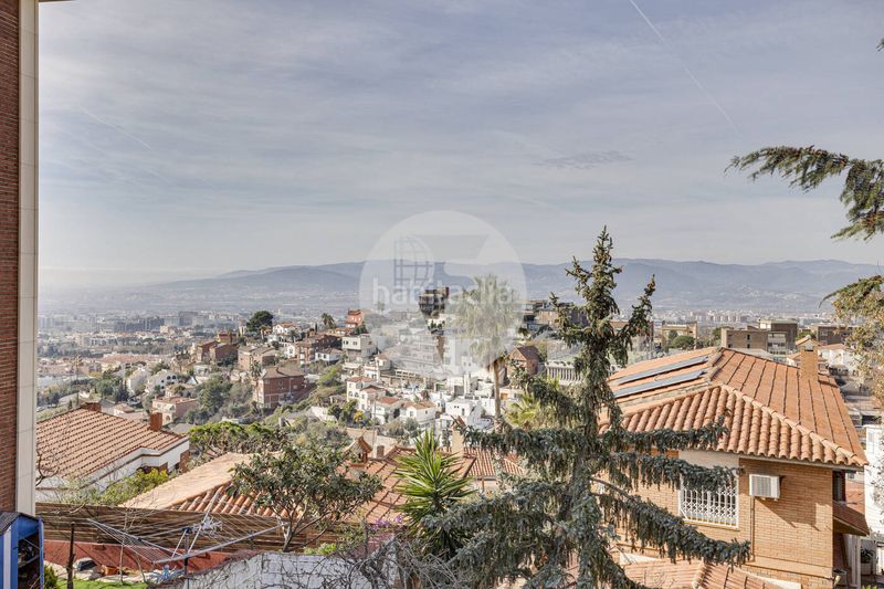 Foto f2bb94ff-911f-4549-9b2d-cbbdb2f6ef38. Casa amb calefacció aparcament piscina a La Miranda Esplugues de Llobregat