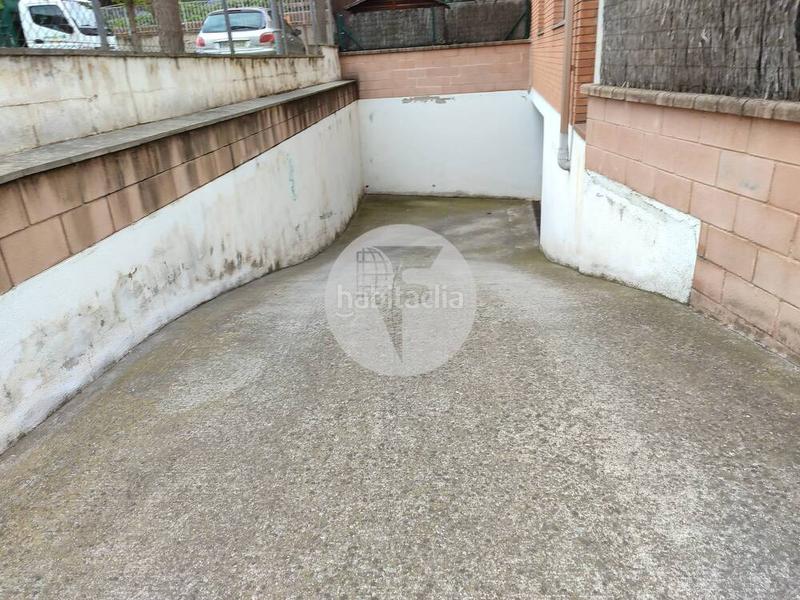 Foto 0538f71f-02cd-4a46-87f9-941ab4210eec. Autoparkplatz in Bigues i Riells del Fai