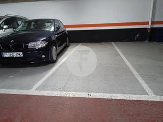 Car parking in La Nova Esquerra de l´Eixample. Plaza de aparcamiento en venta en la calle diputació con calàbri
