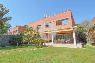 Semi detached house in Can Roca. Magnfica casa adosada de 332 m en el barrio de can roca de cast