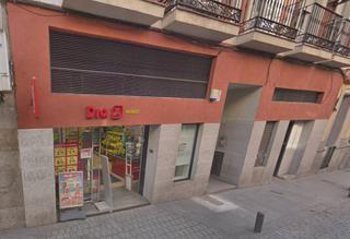 Location Local commercial à Sol. Este local comercial se encuentra en una ubicación privilegiada,